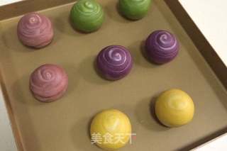 四色螺旋蛋黄酥的做法步骤:25