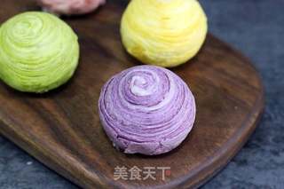 四色螺旋蛋黄酥的做法步骤:30
