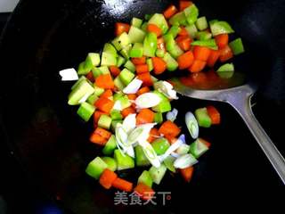 五彩馒头丁的做法步骤:11