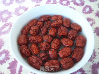 红枣银耳莲子羹的做法步骤:2