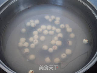 红枣银耳莲子羹的做法步骤:4