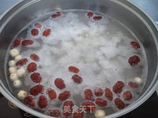 红枣银耳莲子羹的做法步骤:5
