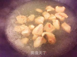 姜母鸭的做法步骤:2