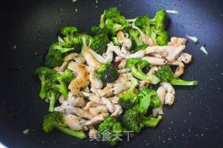健康西式鸡胸肉炒河粉的做法步骤:7