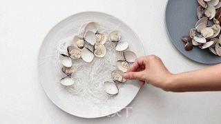 快手好鲜味——蒜蓉粉丝蒸贵妃贝的做法步骤:6