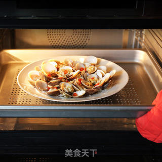 快手好鲜味——蒜蓉粉丝蒸贵妃贝的做法步骤:11