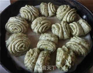 菠菜花卷的做法步骤:12
