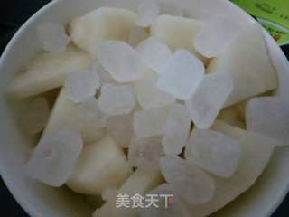 秋季滋阴润肺——川贝冰糖雪梨的做法步骤:2