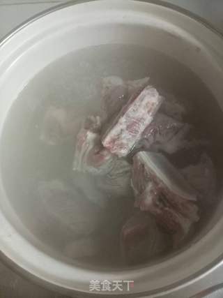 秋季润肺~莲藕排骨汤的做法步骤:4