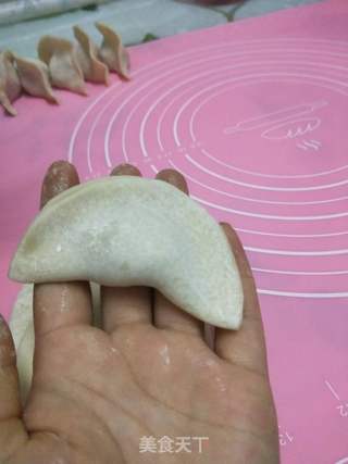 吉祥如意——元宝水饺的做法步骤:6