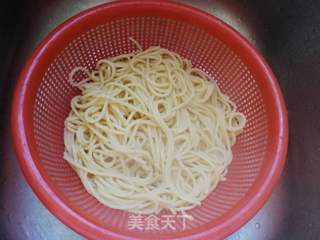 黑胡椒汁培根意大利面的做法步骤:2