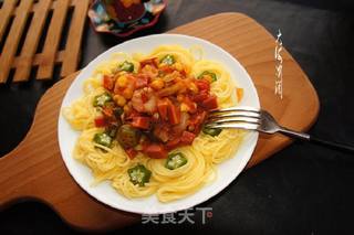 番茄虾仁意面配秋葵绿胡椒粉的做法步骤:8