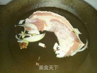 东北猪肉酸菜炖粉条的做法步骤：1