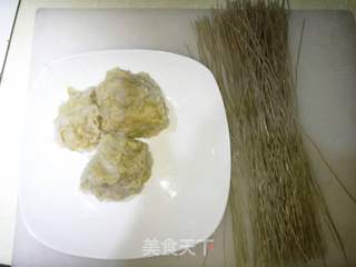 东北猪肉酸菜炖粉条的做法步骤:2