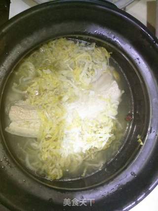 东北猪肉酸菜炖粉条的做法步骤:3
