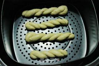 脆麻花的做法步骤：5