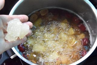 冰糖雪梨红枣饮的做法步骤:6