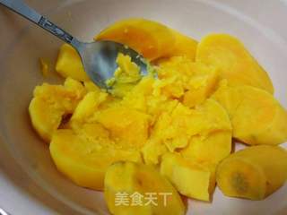 黄金椰香红薯糕的做法步骤:2