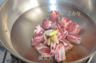 香芋蒸排骨的做法步骤:2