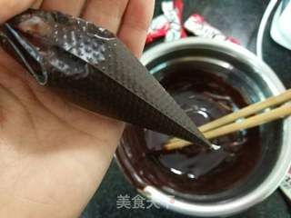 蜘蛛侠生日蛋糕的做法步骤:12