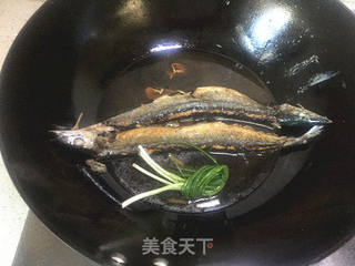 红烧秋刀鱼的做法步骤:6