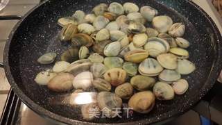 蛤蜊面的做法步骤:2