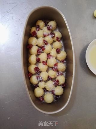 蔓越莓椰蓉花包的做法步骤:13