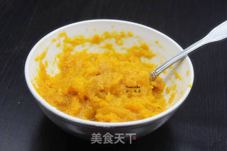 玫瑰花南瓜馒头的做法步骤:2