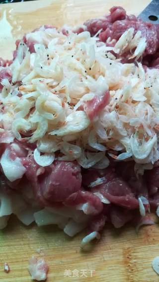 教你包芥菜虾米猪肉馄饨的做法步骤:2