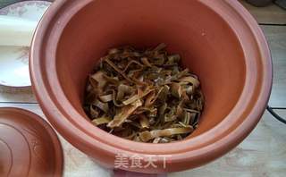 炖菜#棒骨海带炖萝卜的做法步骤:2