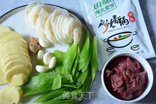 麻辣牛肉香锅的做法步骤：1