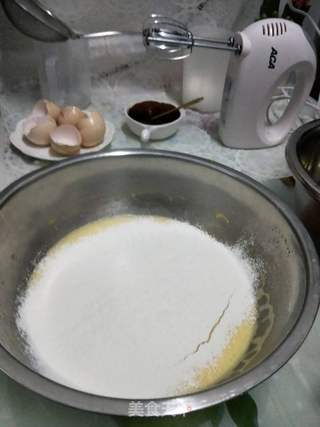 斑马纹戚风蛋糕的做法步骤:7
