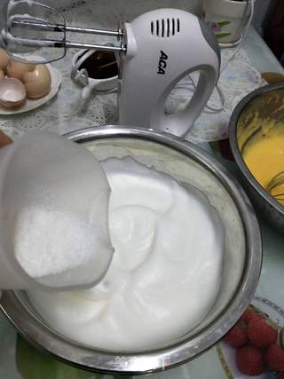 斑马纹戚风蛋糕的做法步骤:10