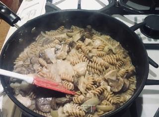 鸡胸肉贝拉蘑菇罗蒂尼的做法步骤:7