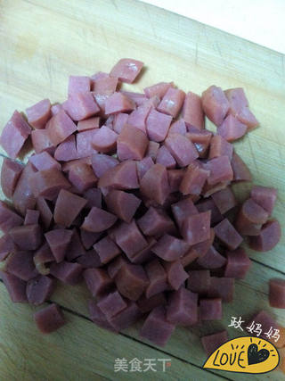 香肠炒饭的做法步骤：2