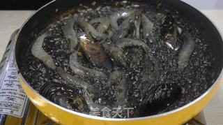 西班牙海鲜墨鱼饭的做法步骤：4