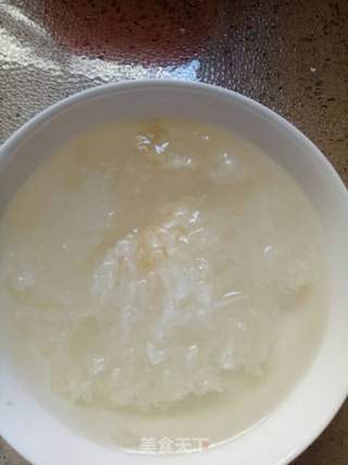 银耳桃胶西米露的做法步骤:2