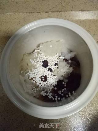 银耳桃胶西米露的做法步骤:5