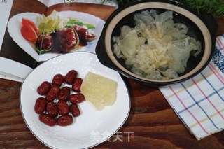 鸡蛋红枣银耳羹的做法步骤:2