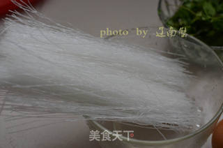 鸡蛋酸菜炒粉丝的做法步骤:2