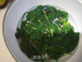 三色菠菜汤的做法步骤：2