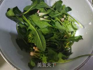 三色菠菜汤的做法步骤：1