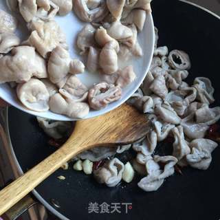 “炖菜”干锅肥肠煲的做法步骤：7