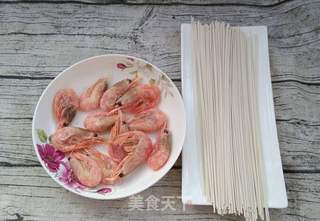 北极虾番茄面的做法步骤：1