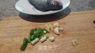 烧鲈鱼的做法步骤:2