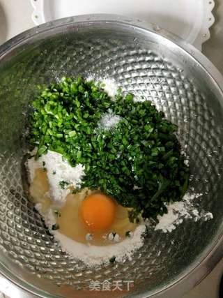 韭菜鸡蛋饼的做法步骤:3