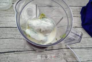 牛油果奶昔的做法步骤:4