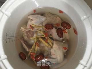 滋补阿胶白鸽猪骨汤的做法步骤:5