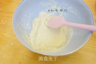 火龙果蛋糕卷的做法步骤:2