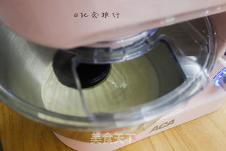 火龙果蛋糕卷的做法步骤:11
